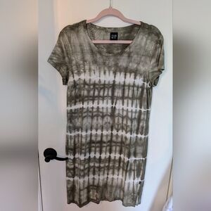 GAP Green and White T-Shirt Dress Midi Style